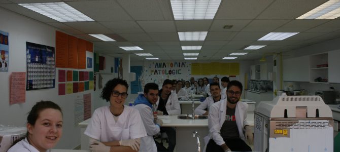 Los chicos de Imagen en el Laboratorio de CESUR Murcia