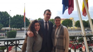 Alcalde de Murcia y alumnas de Cesur