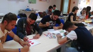 Los chicos colaborando en la Semana de la Ciencia