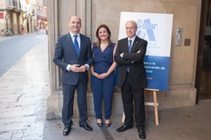 D. José Tomás, director de Cesur, Dña. Eloísa de Velasco, Tutora de Ciclo TSID, Dr. Pedro Hernández, Padrino Ciclo Sanidad.