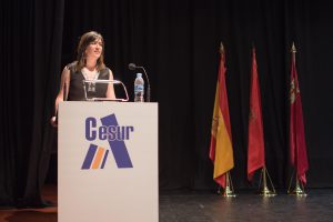 Dña. María Larrosa en repreentación del Claustro de Profesores de Cesur.