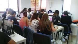 Alumnos de 1º TSID preparan su primera Jornada de Cáncer de Mama.