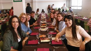 Alumnos de Cesur, comida en II Congreso Nacional Síndrome X Frágil.