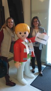 Rosa y Eloísa, profesoras de CESUR, camino de los talleres.