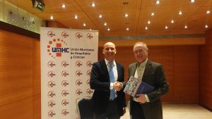 Director de CESUR Murcia, D. José Tomás Candel y por el Presidente de la Unión de Murciana de Hospitales y Clínicas, Dr. Pedro Hernández Jiménez.