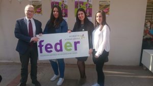 Dr. Pedro Hernández, Natalia, Noelia y Lucía en photocall de FEDER.