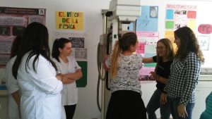 Las alumnas del Divino Maestro participan en la explicación de los chicos de CESUR