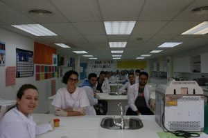 Alumnos de IPDMN en laboratorio de CESUR Murcia