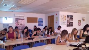 Alumnos de CESUR Murcia trabajando en curso de Operador de rayos X